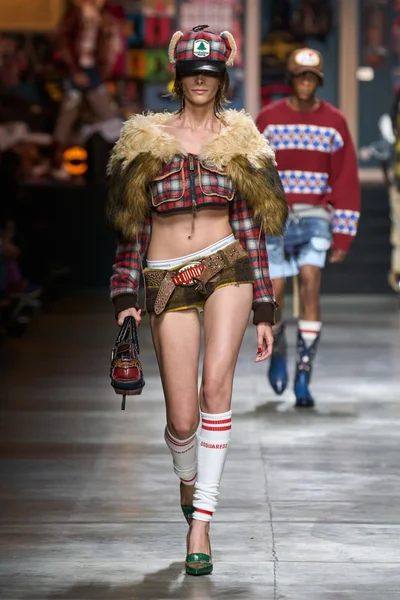 Look 18